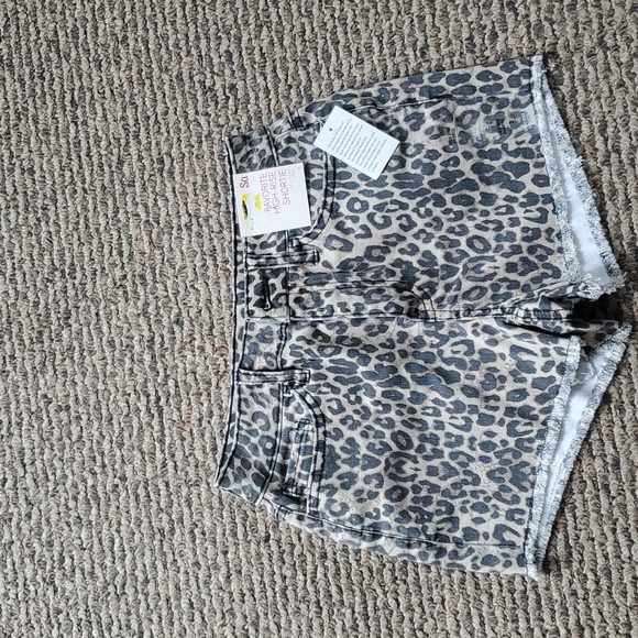 Shorts - Picture 2 of 4